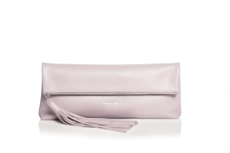 Bolso piel rosa palo clutch con borla Lacambra